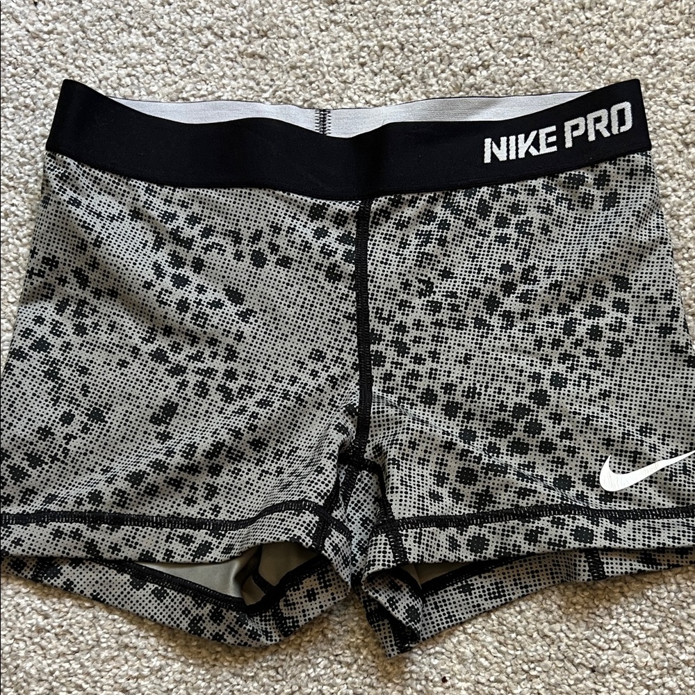 Nike Pro Women's Leopard Print Shorts - Black and Gray